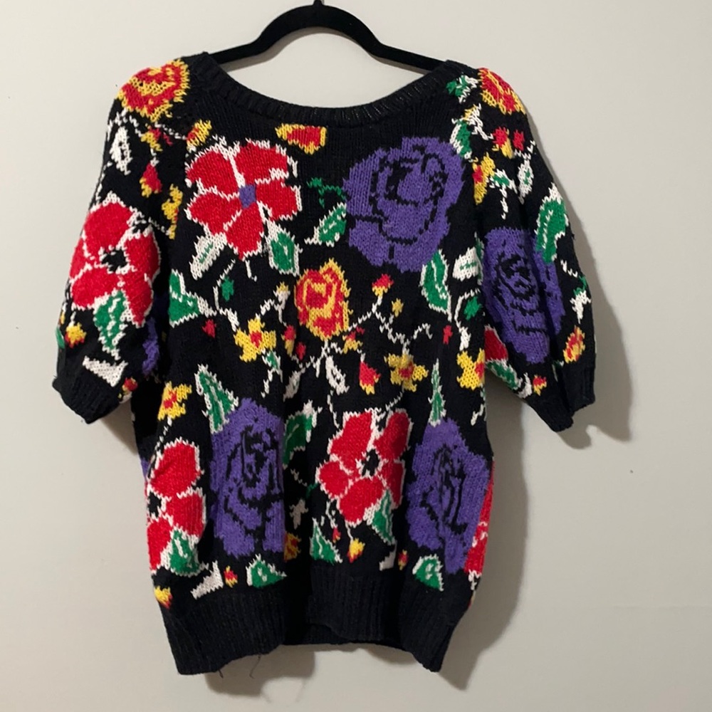 Knit vintage short sleeve sweater. Women’s L. From the brand CRESCENDO